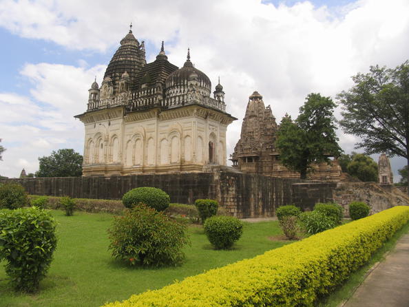 खजुराहों के स्‍मारक समूह   